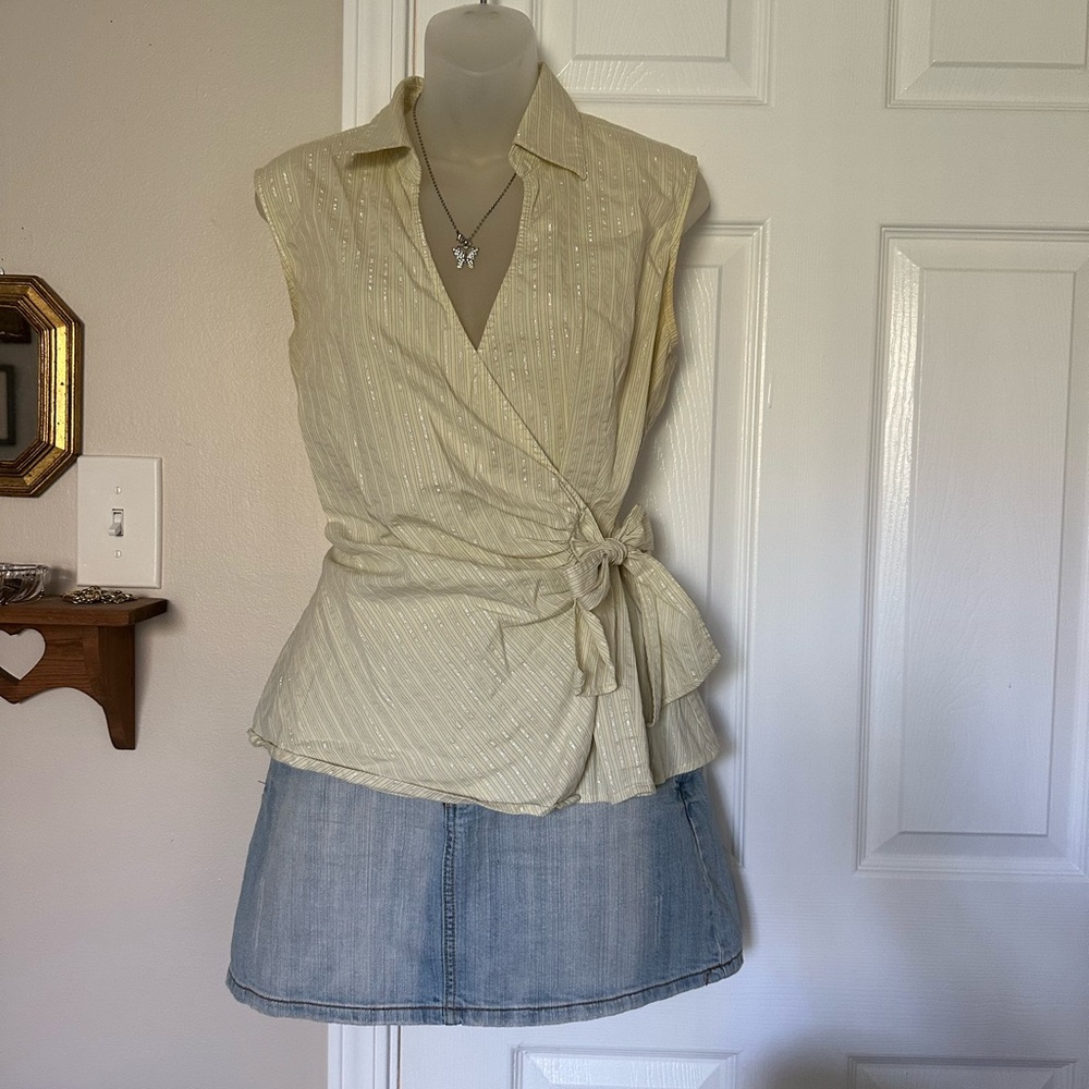 Y2K Express butter yellow pinstripe collared sleeveless v-neck wrap blouse sz L